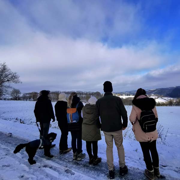 Gruppenwanderung im Winter
